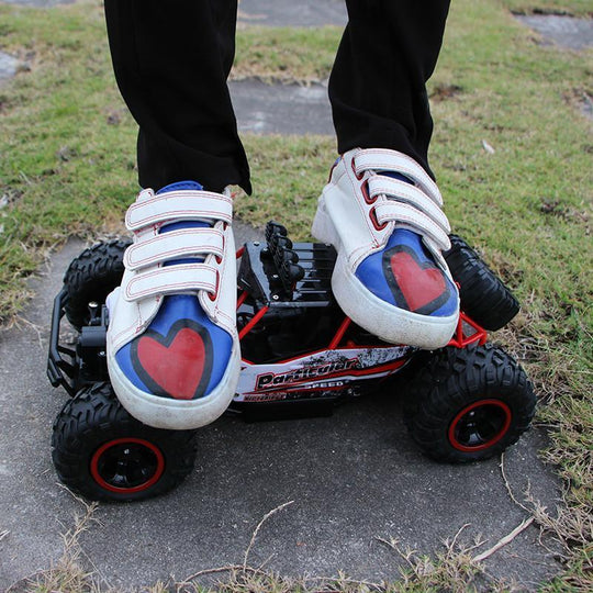 Bestuurbare Auto Voor Buiten 4WD Offroad Voertuig Met Dubbele Motor Voor Kinderen 2