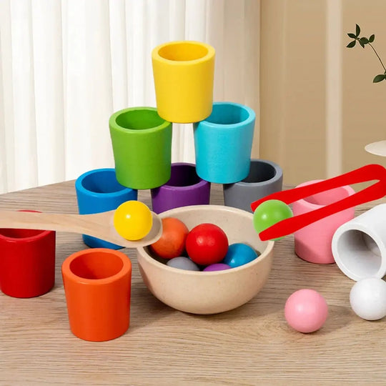 Educatief Kinderspel met Regenboog Ballen en Bekers 2