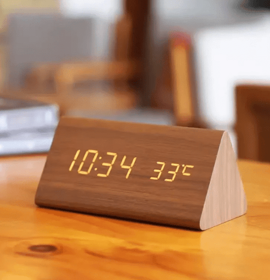 Houten Wandklok Spraakgestuurd Minimalistisch Design voor Slaapkamer en Woonkamer 1
