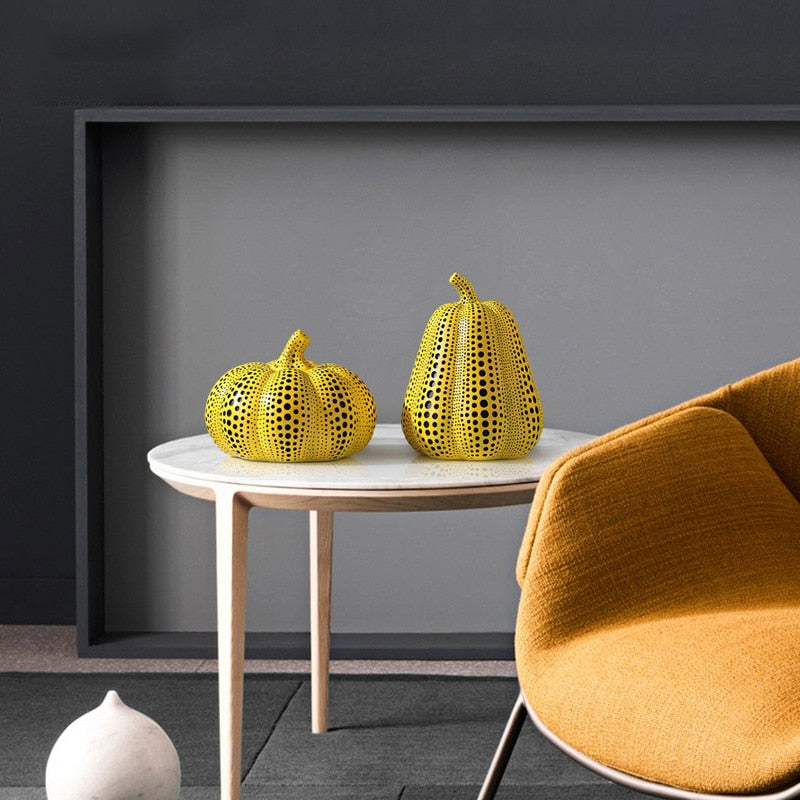 Moderne Pompoen Sculptuur in Kusama-Stijl 3