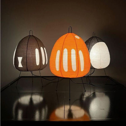 Tafellamp van Rijstpapier met IJzeren Voet in Japans Design 1