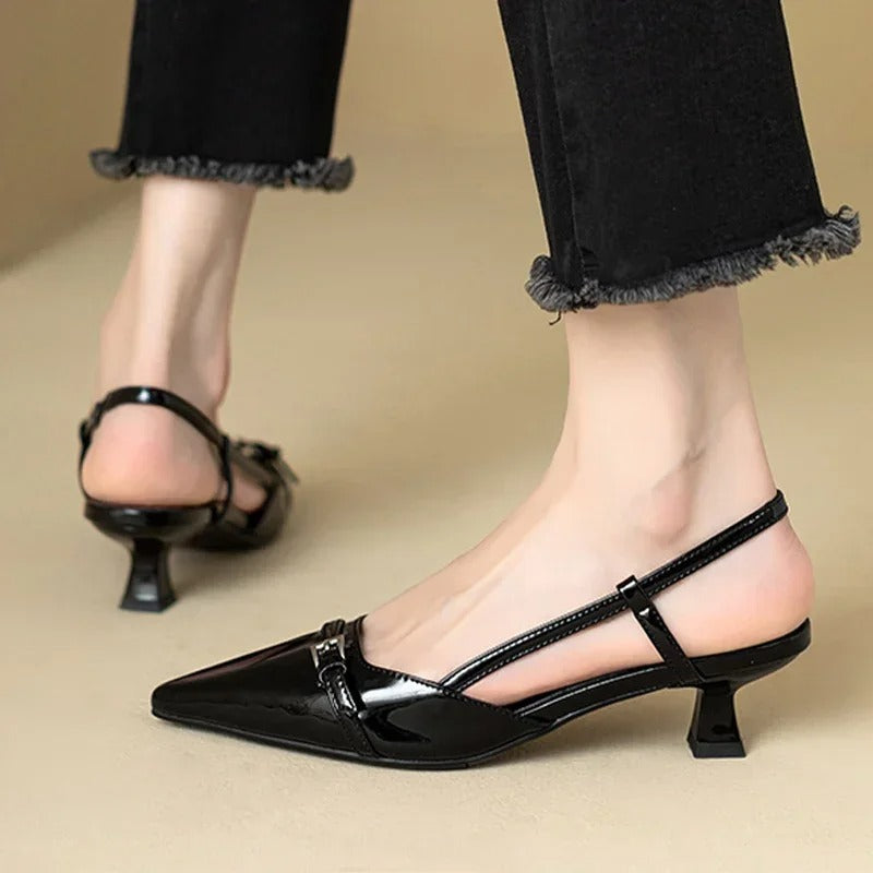 Dames sandalen met glanzende sleehak