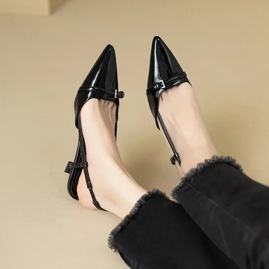 Dames sandalen met glanzende sleehak
